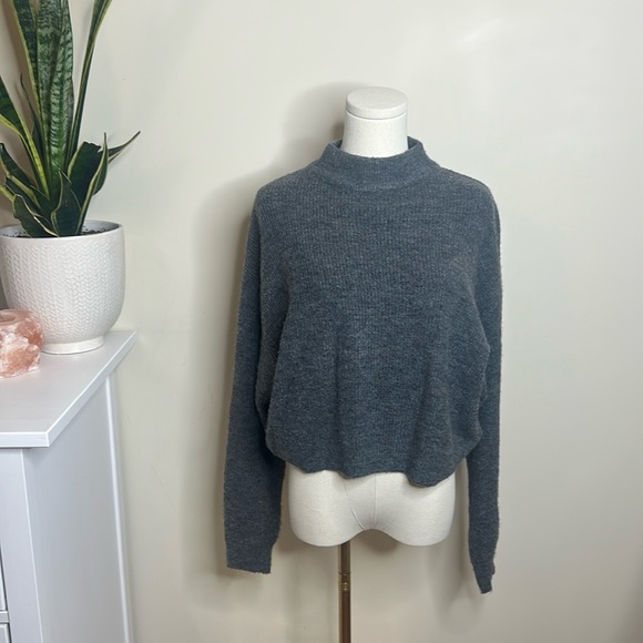 H&M Grey mock neck knit sweater short - Picture 2 of 6